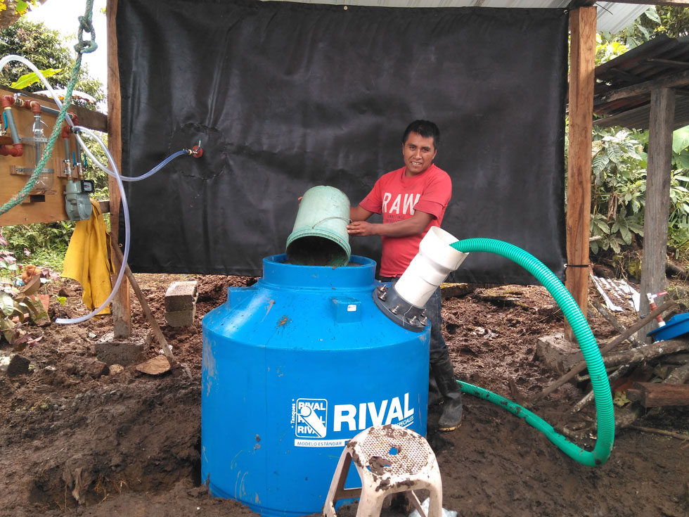 Biodigestors a l’Amazonia equatoriana per donar una nova vida als residus orgànics urbans