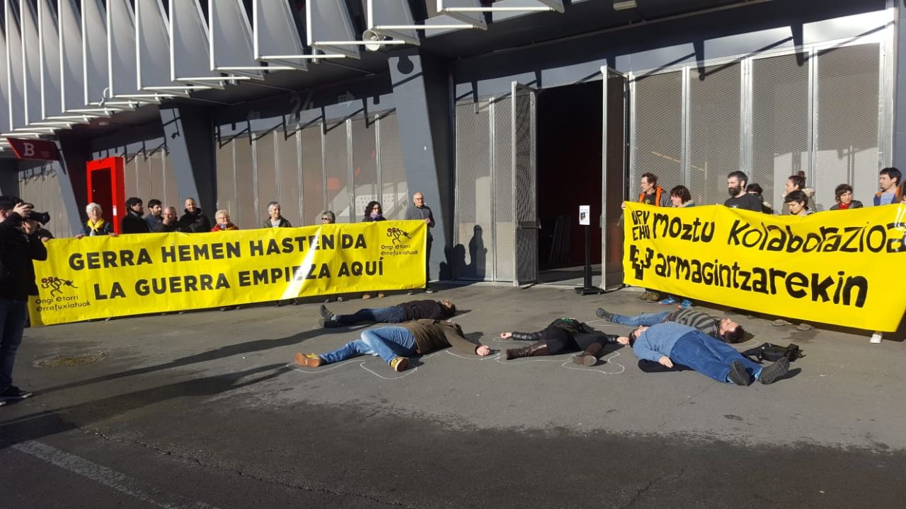 Las empresas de la muerte no son bienvenidas UPV/EHU, ¡detén la colaboración con la industria armamentística!
