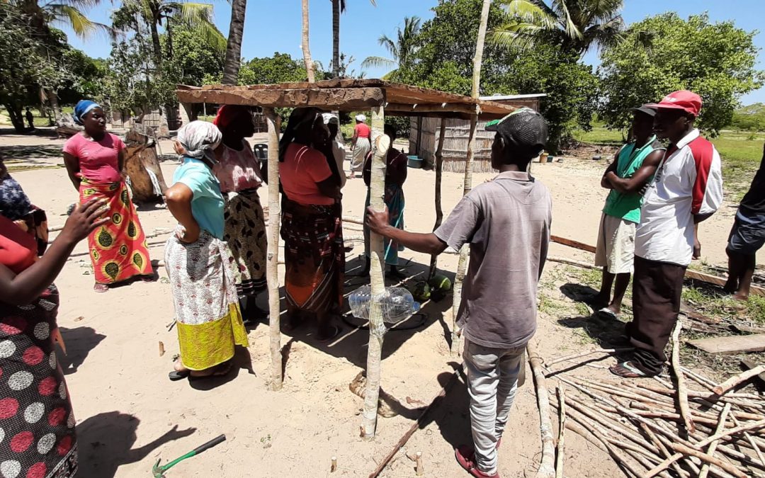 Projecte de construcció de galliners per impulsar la cria de gallines a Morrumbene, Moçambic