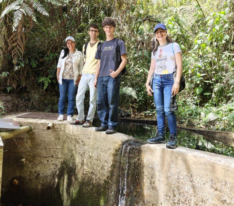Cuando el agua es abundante, pero el derecho está en riesgo: aprendiendo de los acueductos comunitarios de Colombia